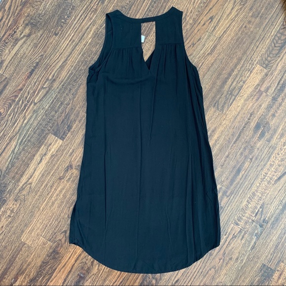 SOLD • Old Navy • Black v-neck Shift Dress NWT - Picture 2 of 3